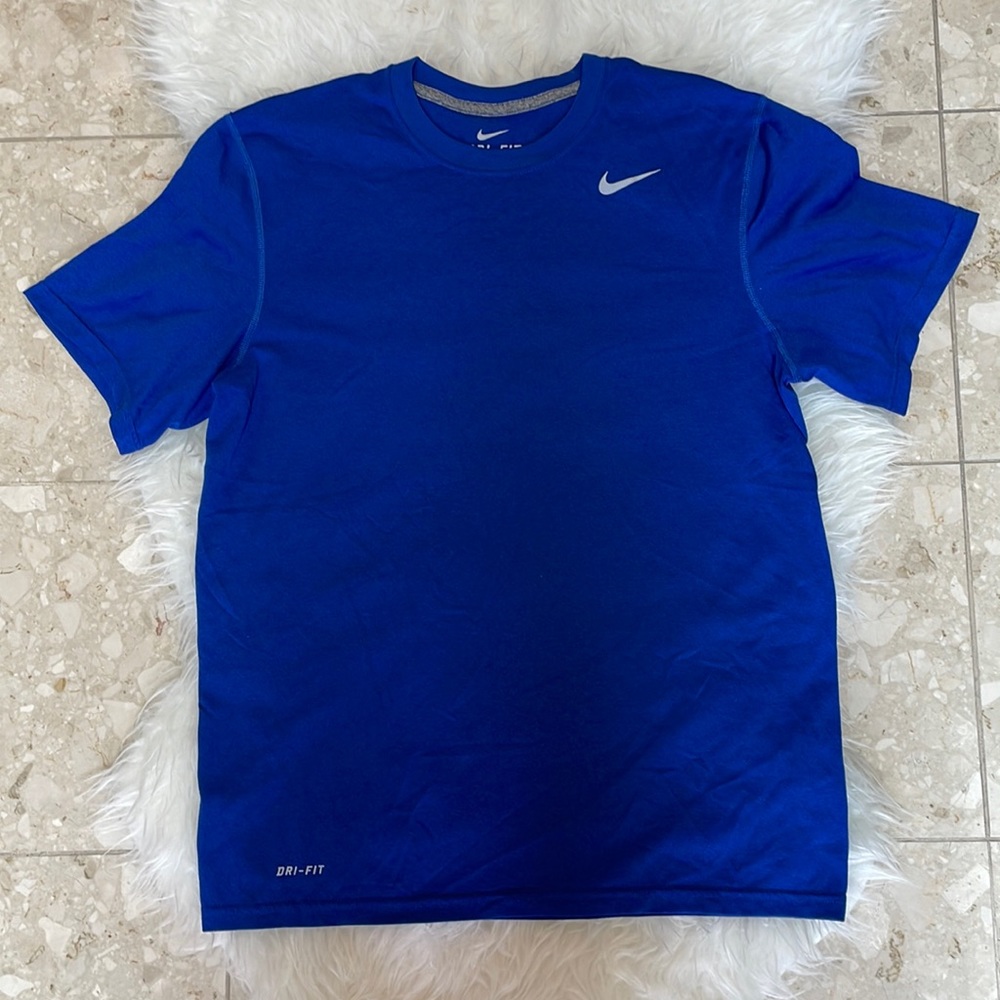Mens Nike dri fit shirt size medium washed once never been worn